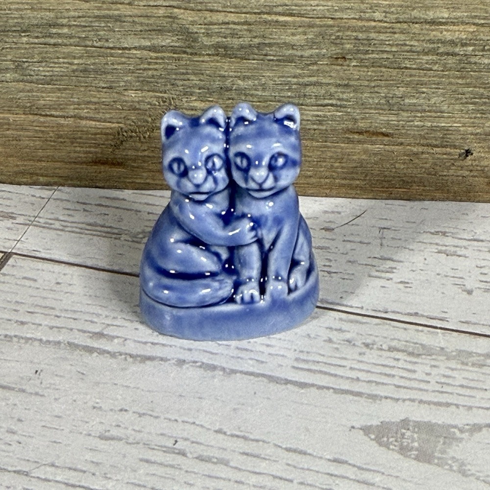 Wade England Whimsies Red Rose Twin Cats Kittens Miniature Ceramic Figurine Blue